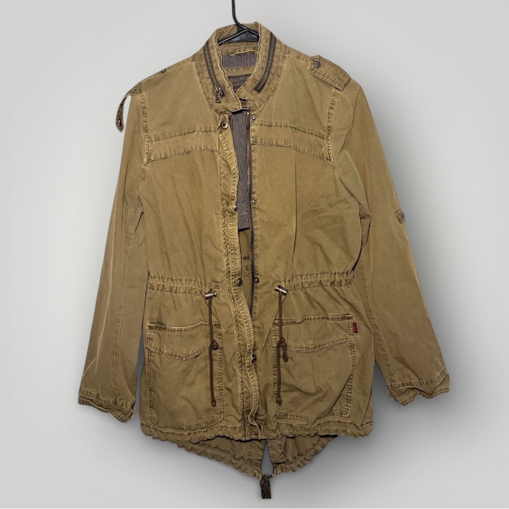 Vintage Levi’s Men’s Military inspired olive green utility jacket